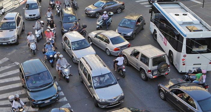 Sanremo: discussione su traffico e rumore, un lettore informa sulle normative del Codice della Strada Sanremo: discussione su traffico e rumore, un lettore informa sulle normative del Codice della Strada