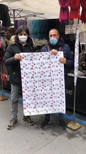Sanremo: continua con successo la campagna solidale di FdI 'Compra italiano, compra locale' (foto) Sanremo: continua con successo la campagna solidale di FdI 'Compra italiano, compra locale' (foto)