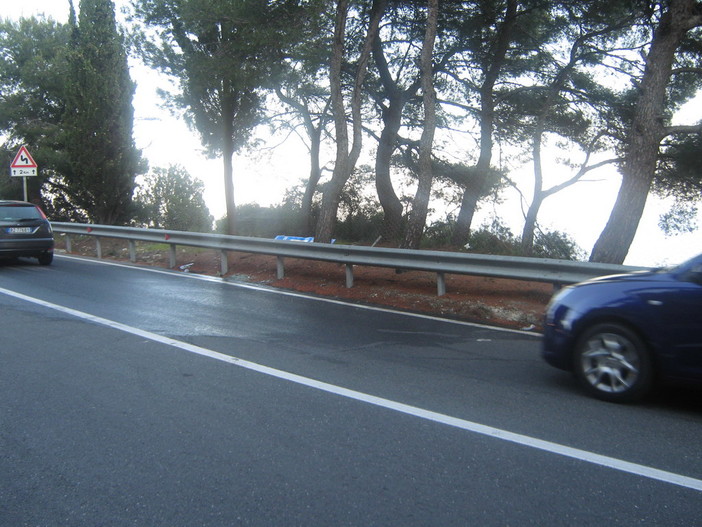 Imperia: scontro frontale tra due camion sul Capo Berta, danni ai mezzi ma due feriti lievi Imperia: scontro frontale tra due camion sul Capo Berta, danni ai mezzi ma due feriti lievi
