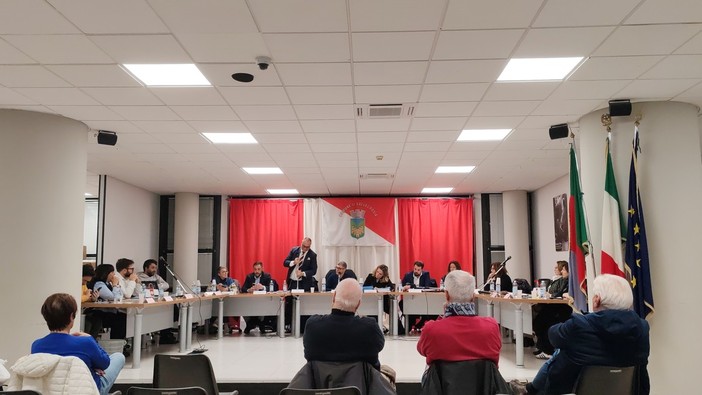 Vallecrosia aumenta la tassa di soggiorno, Perri: "Ci porterà 80mila euro" Vallecrosia aumenta la tassa di soggiorno, Perri: "Ci porterà 80mila euro"