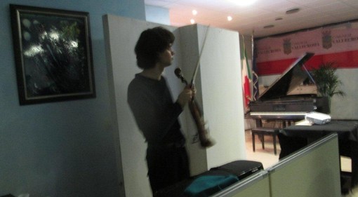 Vallecrosia: successo di pubblico al concerto del musicista romano Stefano Mhanna