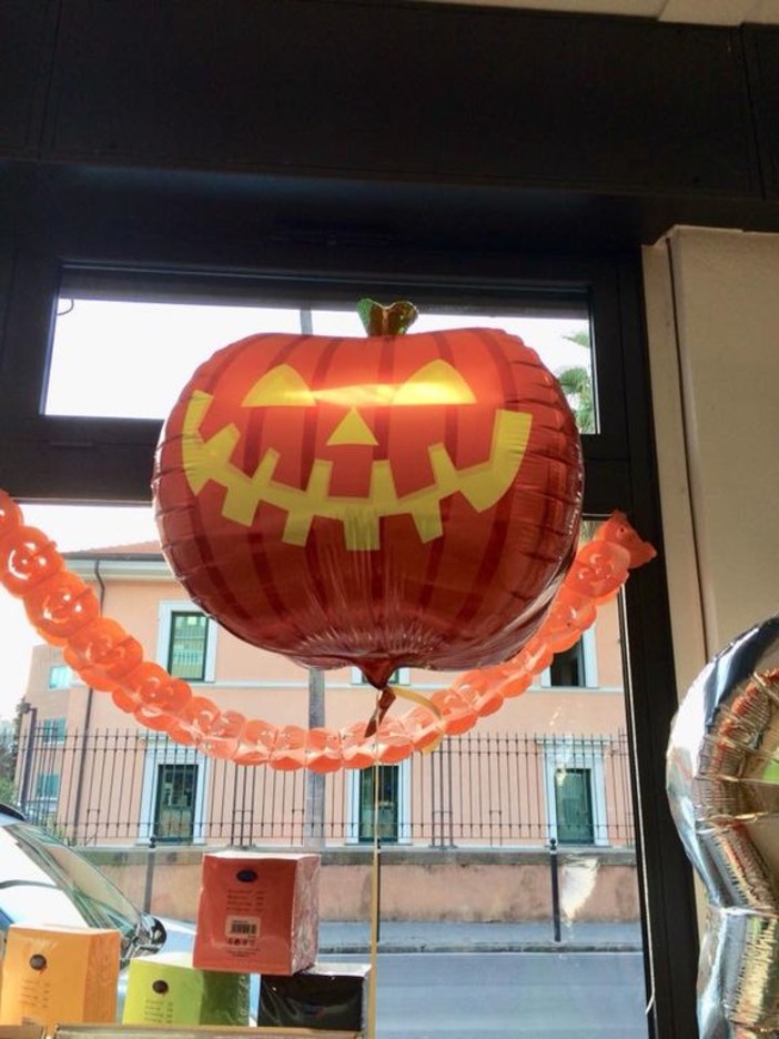 Il finger food sbarca da Carta 2.0 di Imperia: per Halloween i coordinati, la pasta di zucchero colorata e tante altre soluzioni per una festa da urlo