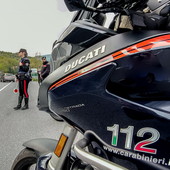 Finisce fuori strada con la moto a Vessalico, muore 23enne