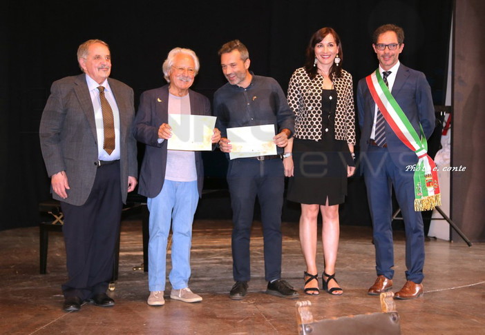 Bordighera: consegnato a Ferruccio e Matteo Carassale il 'Parmurelu d’Oru' (foto)