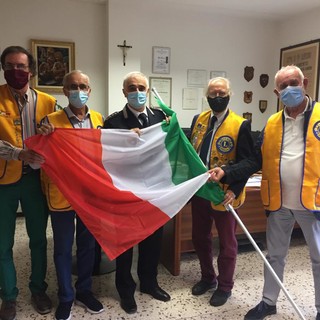 Il Lions Club Sanremo Host consegna il Tricolore al Comandante Frattarola (foto)