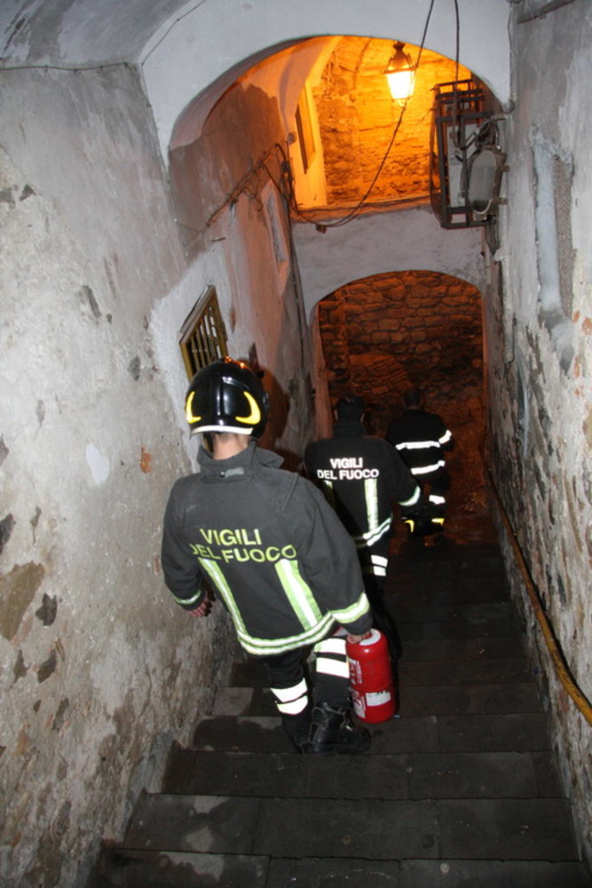 Diano Marina: nella notte un incendio ad un quadro elettrico, diverse famiglie sono rimaste al buio Diano Marina: nella notte un incendio ad un quadro elettrico, diverse famiglie sono rimaste al buio