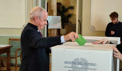 Elezioni provinciali, Lega e Forza Italia brindano al risultato: Scajola confermato, Pd vicino al colpo del secondo seggio Elezioni provinciali, Lega e Forza Italia brindano al risultato: Scajola confermato, Pd vicino al colpo del secondo seggio