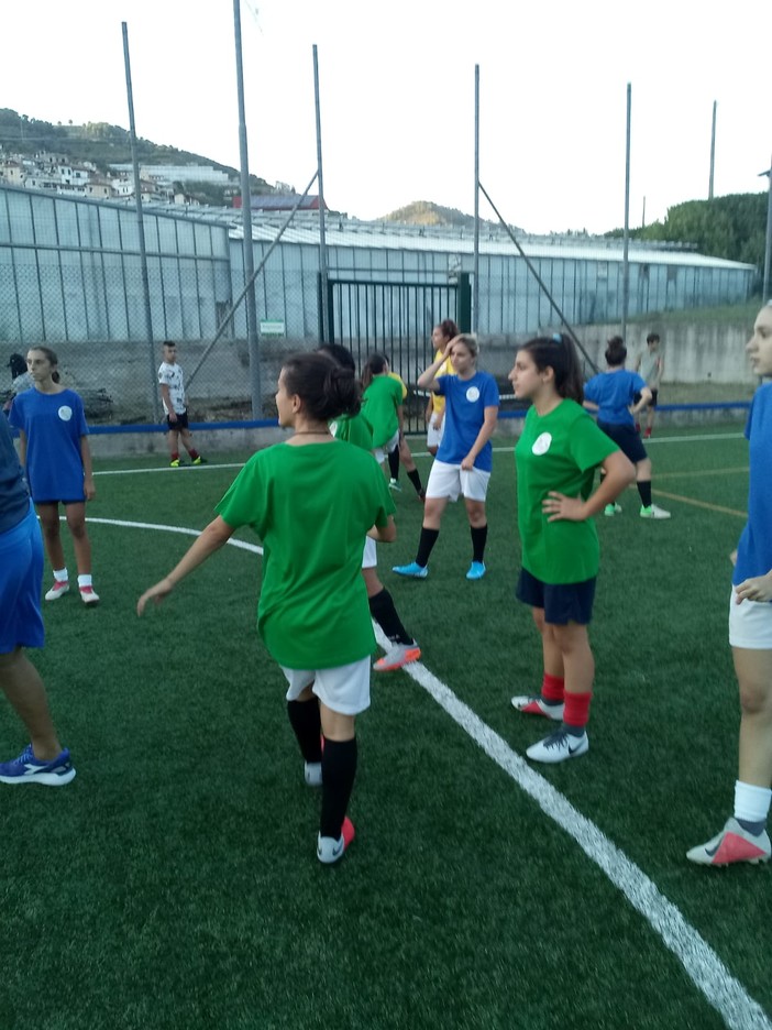 Calcio femminile. Le ragazze del Don Bosco Valle Intemelia partecipano all'inaugurazione del nuovo complesso sportivo a San Biagio della Cima