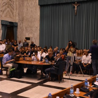 L'opposizione di centrodestra si autotassa per ripristinare le riprese di Imperia Tv in Consiglio Comunale L'opposizione di centrodestra si autotassa per ripristinare le riprese di Imperia Tv in Consiglio Comunale