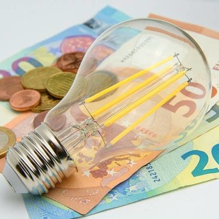 Caro Bollette, incremento di 200 milioni di euro per le Province e i Comuni liguri Caro Bollette, incremento di 200 milioni di euro per le Province e i Comuni liguri