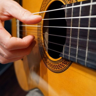 ‘DiamociCorda’, parte una raccolta fondi per riparare gli strumenti musicali della Scuola MusicArte di Camporosso