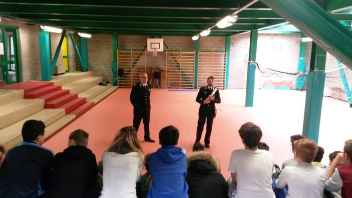 Ospedaletti: lezione sulla legalità da parte dei Carabinieri agli alunni della scuola media di Corso Marconi
