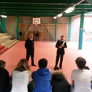 Ospedaletti: lezione sulla legalità da parte dei Carabinieri agli alunni della scuola media di Corso Marconi
