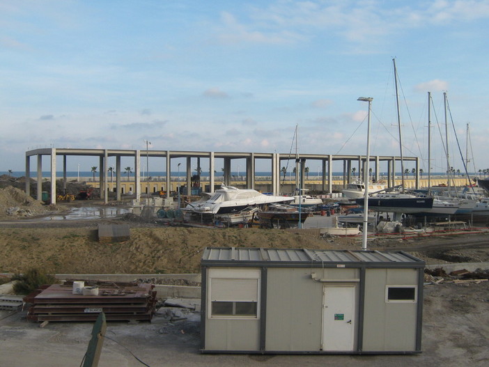 Capannone troppo grande per i cantieri navali: il Comune si costituisce parte civile