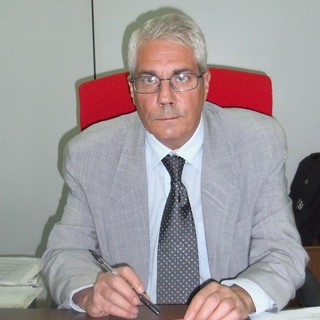 Ciro Formica nel suo ufficio di Responsabile dell'agenzia Inps di Sanremo