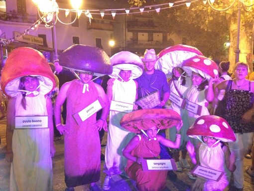 Dolceacqua: successo di partecipanti per il Carnevale Estivo de 'I Belinui' Dolceacqua: successo di partecipanti per il Carnevale Estivo de 'I Belinui'
