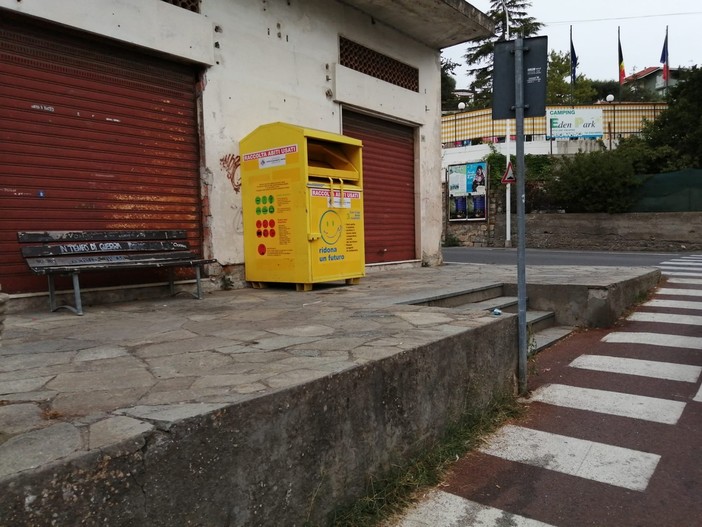 San Bartolomeo al Mare, posizionato cassonetto per la raccolta degli abiti usati