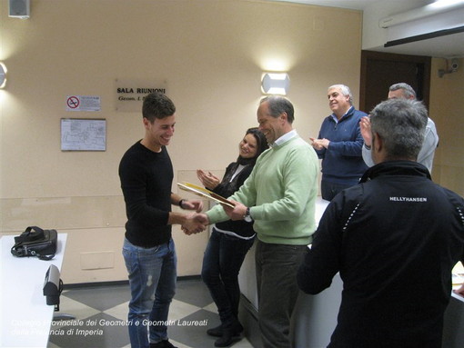 Ieri la cerimonia di consegna degli attestati per i geometri che hanno superato l'Esame di Stato a Imperia e Sanremo Ieri la cerimonia di consegna degli attestati per i geometri che hanno superato l'Esame di Stato a Imperia e Sanremo