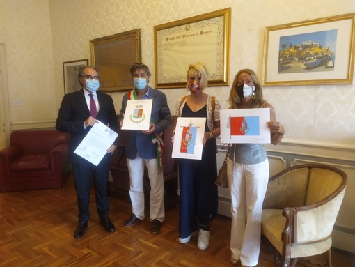 A due anni e mezzo dall'unione di Montalto e Carpasio, il comune ha ricevuto stemma e gonfalone, il sindaco: "La fusione ci ha dato slancio" (foto e video)
