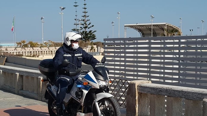 Coronavirus, in vista di Pasqua continuano i controlli della Polizia Municipale contro i furbetti delle seconde case (foto) Coronavirus, in vista di Pasqua continuano i controlli della Polizia Municipale contro i furbetti delle seconde case (foto)