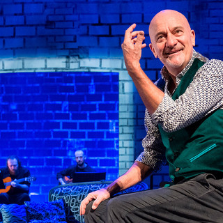 Claudio Bisio in 'La mia vita raccontata male' al Teatro Ariston di Sanremo