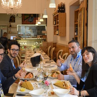 'Il Festival a tavola': secondo appuntamento con Corrado Gentile in diretta dal Ristorante 'Buena Vista', oggi con alcuni giornalisti della Sala Stampa Lucio Dalla