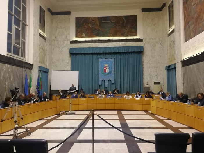 Imperia: la maggioranza esce dall'aula e fa mancare il numero legale. Saltano le discussioni su Ius Soli e nuova stazione Imperia: la maggioranza esce dall'aula e fa mancare il numero legale. Saltano le discussioni su Ius Soli e nuova stazione