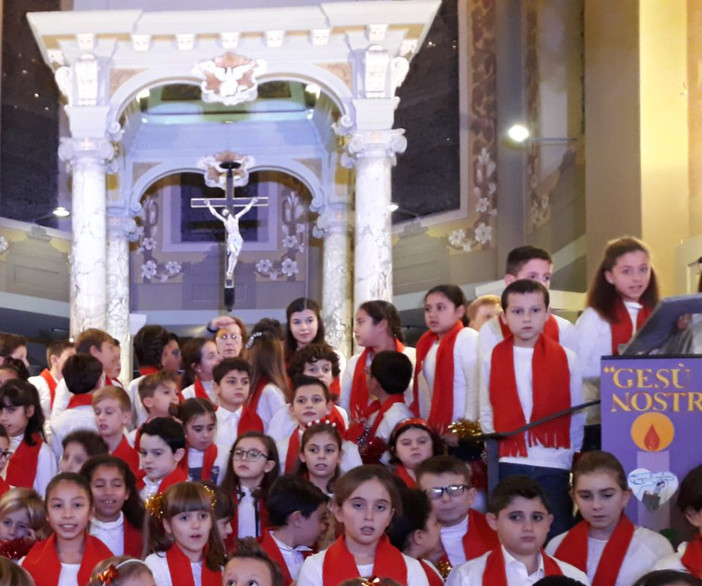 Bordighera: tanti applausi per il concerto di Natale dei bambini della scuola di via Pelloux