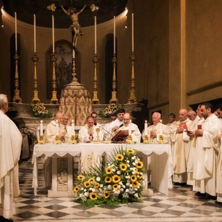 Firmato l'accordo tra Cei e Governo per un protocollo di sicurezza: si potrà tornare a Messa dal 18 maggio