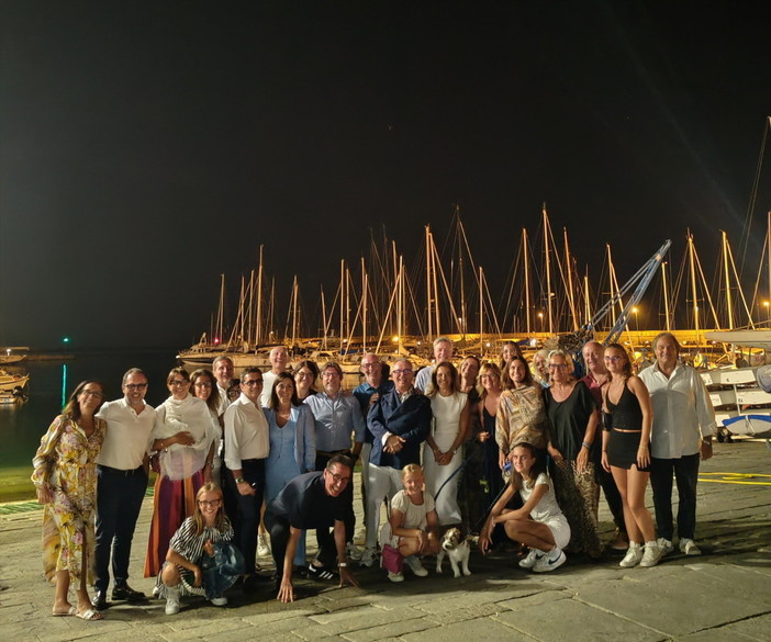 Sanremo: con una cena alla Canottieri si è conclusa l'estate per il gruppo di amici che frequentano il 'Moletto'