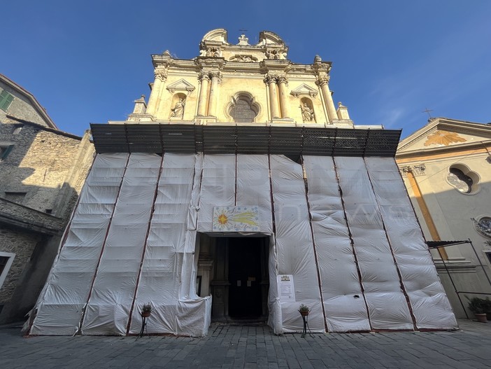 Dopo anni di impalcature ecco i lavori per il 'Duomo' di Badalucco: merito anche di un misterioso benefattore