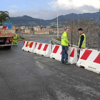 Taggia, polemica sul senso unico al ponte sull’Argentina: Federico attacca “La toppa è peggiore del buco”