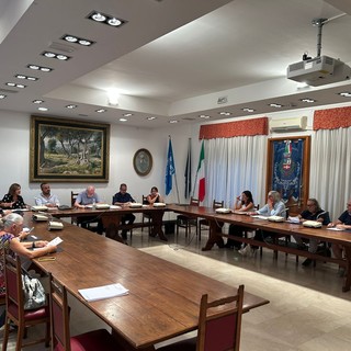 Ospedaletti, scontro in Consiglio sulla gestione dei rifiuti: “Il contratto è inadeguato, stiamo valutando azioni legali”