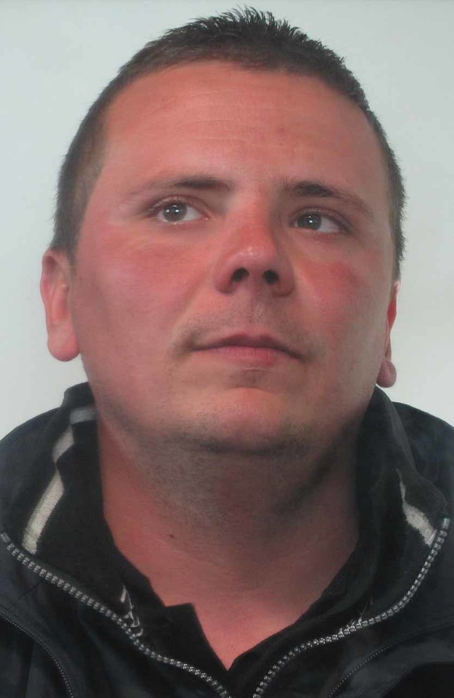 Ruba macchina e si mette alla guida ubriaco rischiando di travolgere i passanti: in manette a Ventimiglia 30enne rumeno Ruba macchina e si mette alla guida ubriaco rischiando di travolgere i passanti: in manette a Ventimiglia 30enne rumeno