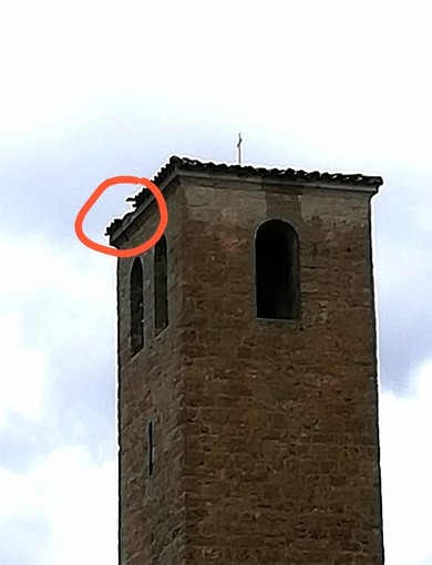 Ventimiglia: un fulmine colpisce il campanile della chiesa di San Michele, l'Amministrazione chiede aiuto alla Regione (foto) Ventimiglia: un fulmine colpisce il campanile della chiesa di San Michele, l'Amministrazione chiede aiuto alla Regione (foto)