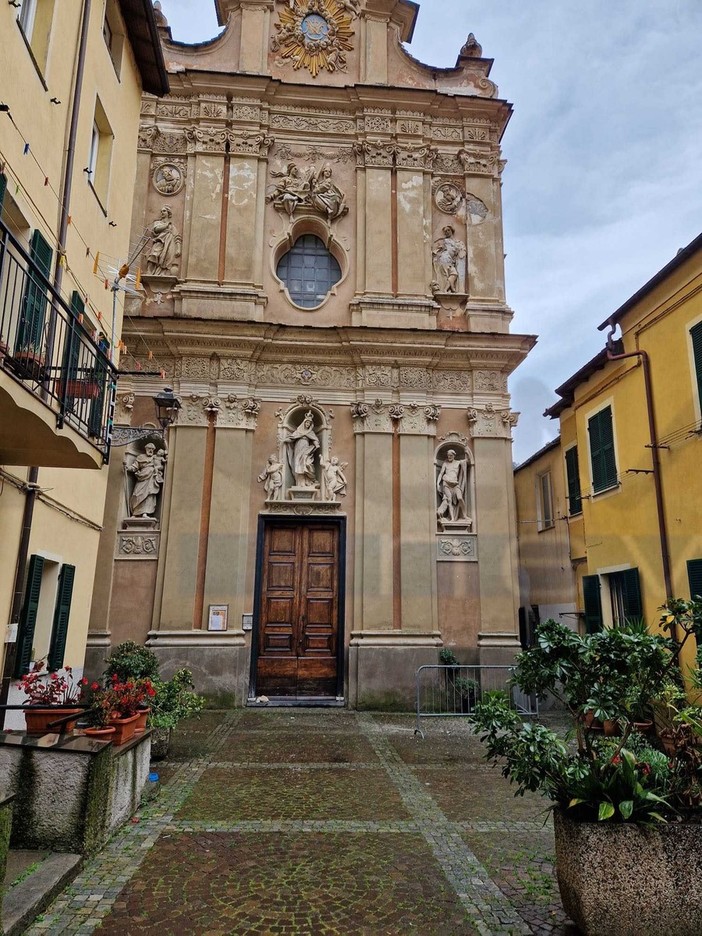 Badalucco: una domenica dedicata agli amanti degli animali, tra la benedizione e un corteo in centro Badalucco: una domenica dedicata agli amanti degli animali, tra la benedizione e un corteo in centro