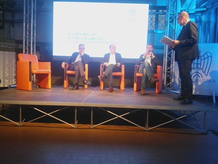 Assemblea Confindustria. I sindaci di Sanremo, Imperia e Ventimiglia a confronto. Capacci: "Qui troppa burocrazia. Brucerei le leggi di Roma" Assemblea Confindustria. I sindaci di Sanremo, Imperia e Ventimiglia a confronto. Capacci: "Qui troppa burocrazia. Brucerei le leggi di Roma"