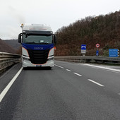 Viadotto Uveghi, posto di blocco per i mezzi pesanti, Carabinieri al bivio con Calderara per far rispettare il divieto di transito