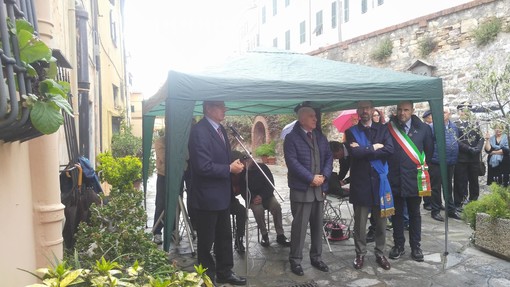 Con la deposizione di una corona d'alloro, Imperia ricorda i cent'anni dalla nascita di Felice Cascione (Foto e video)