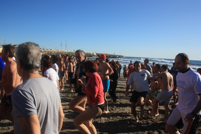 Imperia: si rinnova l'appuntamento con il cimento invernale, ritrovo mercoledì 6 gennaio alla Spiaggia d'Oro