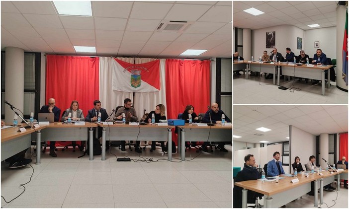 Vallecrosia, il bilancio di previsione infiamma il consiglio comunale (Foto) Vallecrosia, il bilancio di previsione infiamma il consiglio comunale (Foto)