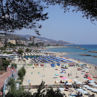 Bandiere Blu e turismo, che estate ci aspetta? Questa sera alle 20:45 dibattito a ‘2 ciapetti con Federico’ Bandiere Blu e turismo, che estate ci aspetta? Questa sera alle 20:45 dibattito a ‘2 ciapetti con Federico’