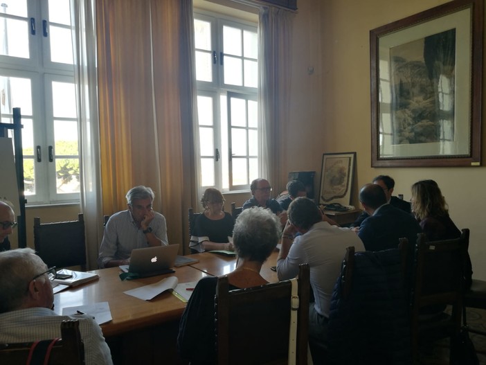 Bordighera: appalto unico rifiuti, in commissione la modifica alla convenzione, l’opposizione chiede di sottoporla all’ufficio legale, ma viene respinta