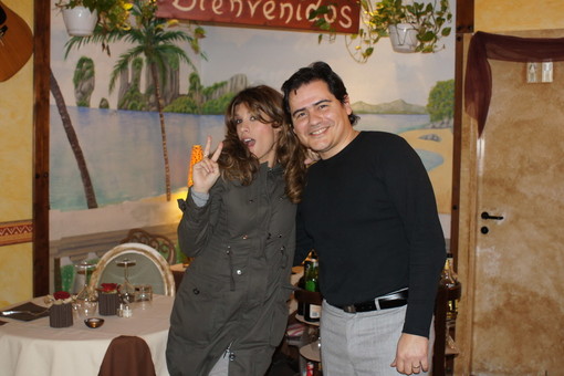 Festival 2011: specialità di pesce, gentilezza e simpatia per il ritorno di Elisabetta Canalis al Buena VIsta