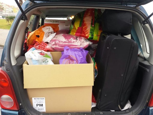 Imperia: collaborazione tra l'associazione Genitori @ttivi e il gruppo Facebook "Io non crollo" nella consegna di materiale per le popolazioni terremotate Imperia: collaborazione tra l'associazione Genitori @ttivi e il gruppo Facebook "Io non crollo" nella consegna di materiale per le popolazioni terremotate