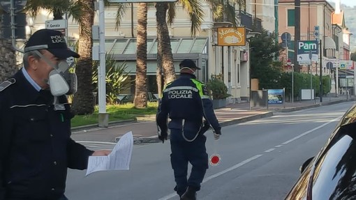 Coronavirus: ecco la nuova autocertificazione che si userà da lunedì, non occorrerà specificare i nomi e l'indirizzo di congiunti e fidanzati