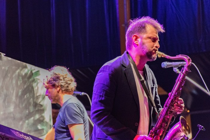 Il sanremese Gabry Sax ha aperto il concerto di Roger Hodgson dei Supertramp ad Alassio (foto) Il sanremese Gabry Sax ha aperto il concerto di Roger Hodgson dei Supertramp ad Alassio (foto)