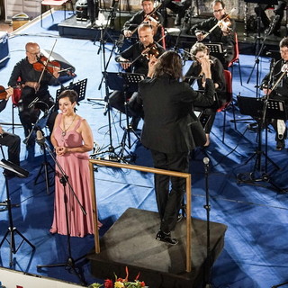 Sanremo: doppio bis e standing ovation a Villa Ormond per il concerto ‘Da Tenco a Mina via Battisti’ (foto)