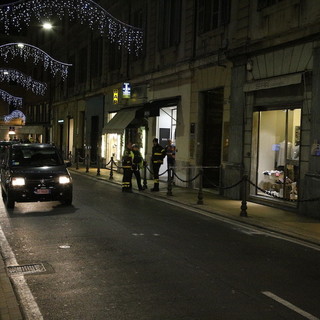 Sanremo: cadono calcinacci in via Feraldi, paura per una donna sfiorata e strada chiusa