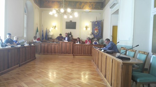 Provincia: scontro in Consiglio tra la segretaria Giulia Colangelo e il dirigente Giuseppe Carrega sulla convenzione con Savona per l'utilizzo della Polizia Provinciale Provincia: scontro in Consiglio tra la segretaria Giulia Colangelo e il dirigente Giuseppe Carrega sulla convenzione con Savona per l'utilizzo della Polizia Provinciale